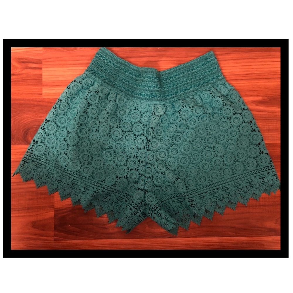 BEAUTIFUL AQUA SUMMER LACE SHORTS MEDIUM - Picture 2 of 6